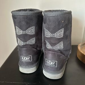 EUC Ugg short crystal bow boot for women